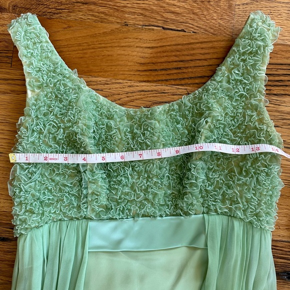 Green Retro Formal Dress - Picture 6 of 10